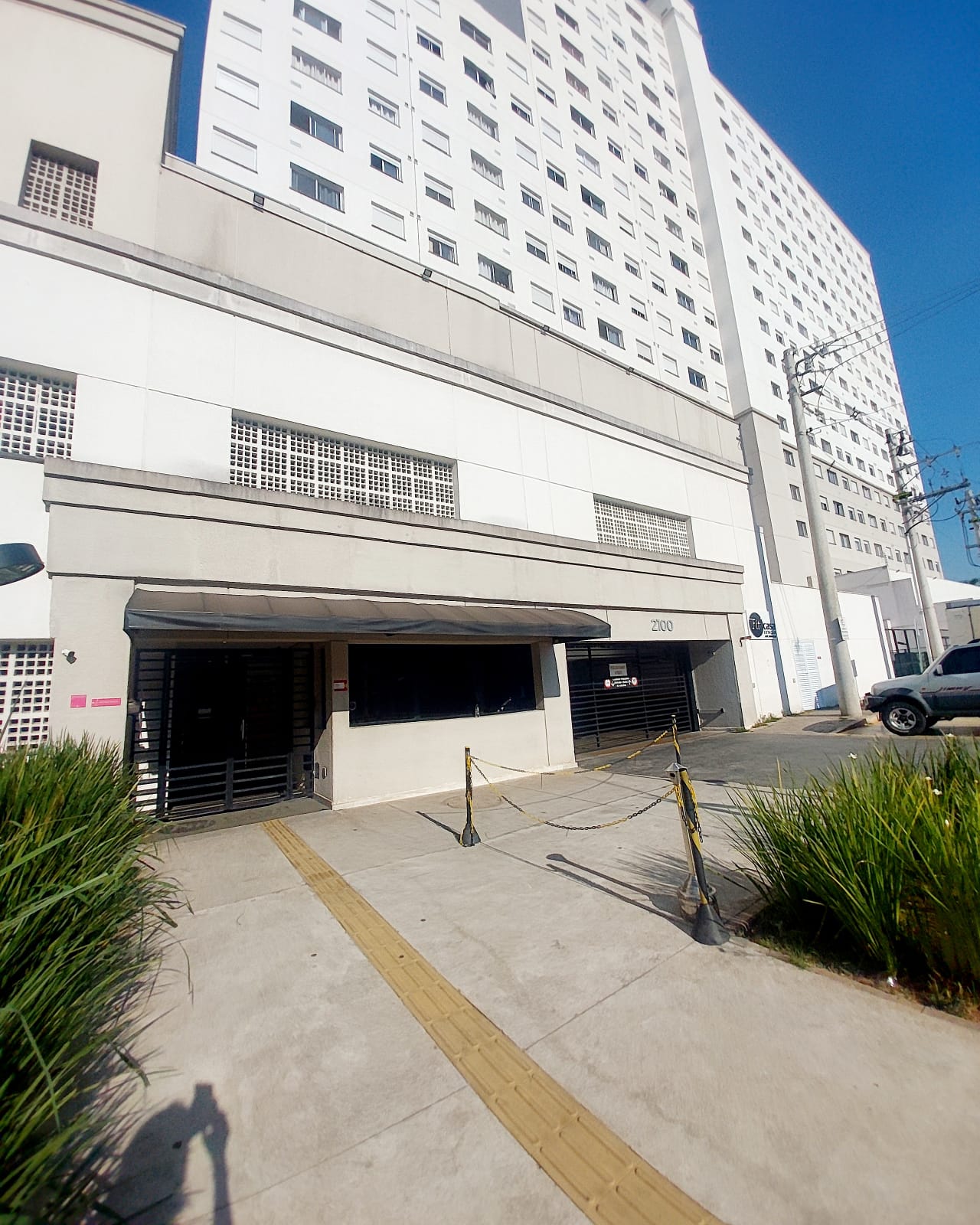 Edifício do stúdio em José Bonifácio, próximo à estação